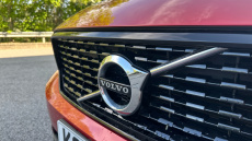 Volvo Xc40 2.0 B4P R DESIGN Pro 5dr AWD Auto Petrol Estate